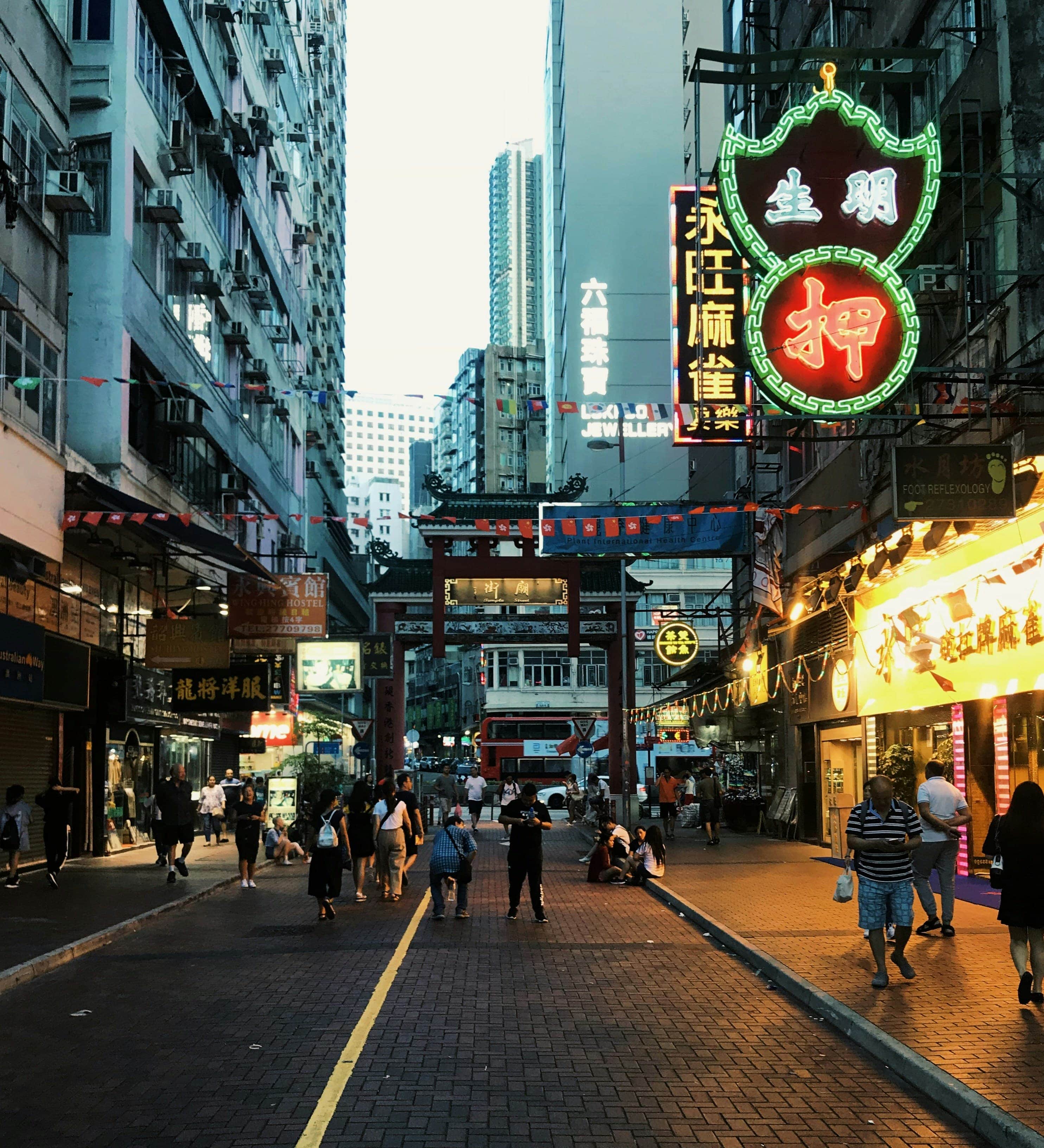 Temple Street Night Market (庙街夜市) - A bustling night market famous for street food, fortune tellers, and bargain shopping. Experience au...